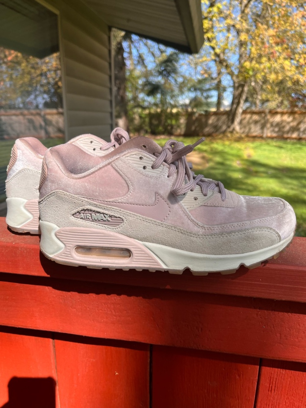 Nike Air Max Velvet Sneakers Pink